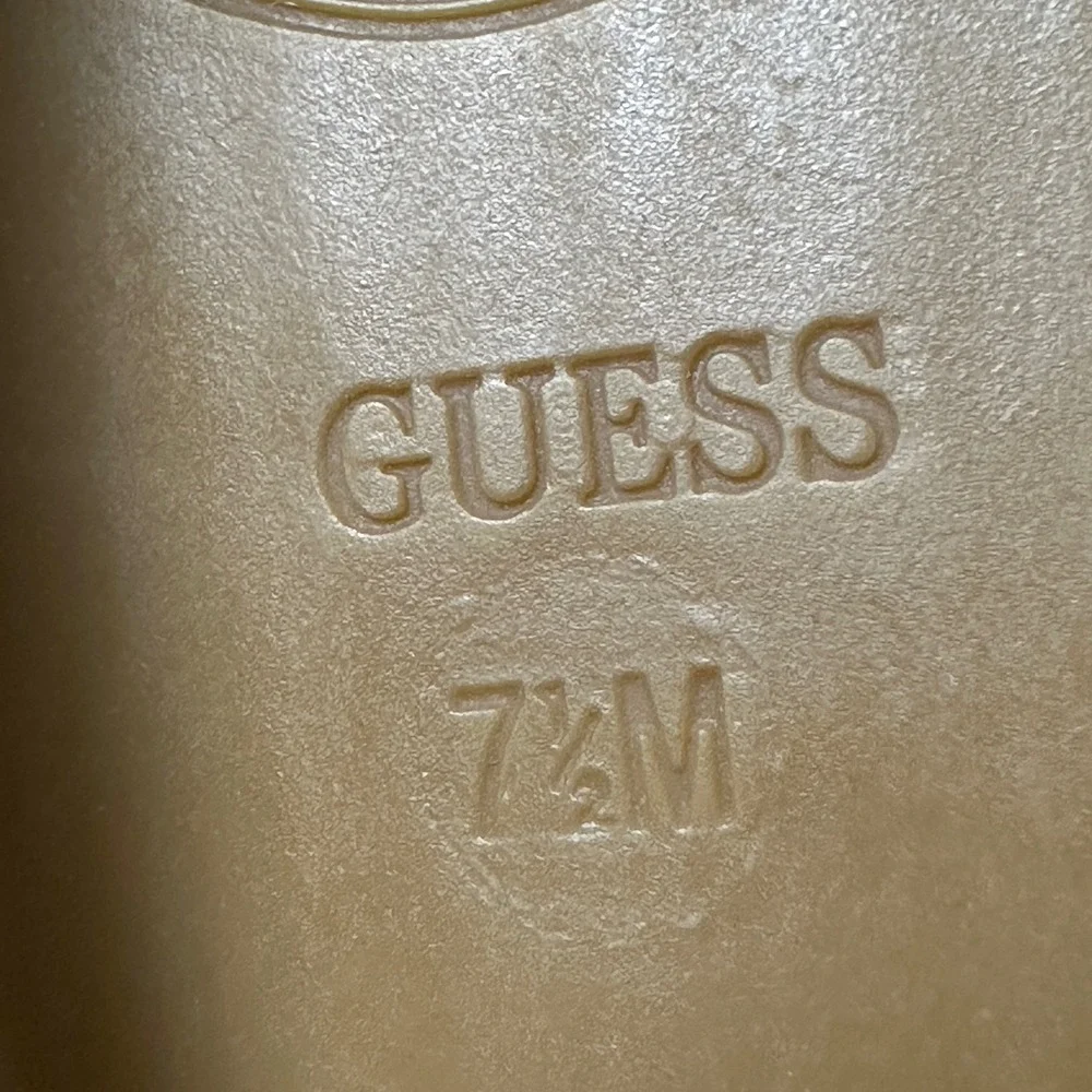 Guess excellent size